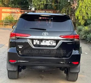 Toyota Fortuner 2022 Black