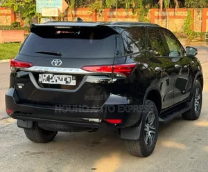 Toyota Fortuner 2022 Black