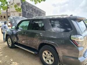 Toyota 4-Runner 2018 Gris