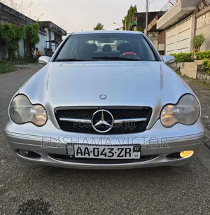 Mercedes-Benz C200 2009 Gris