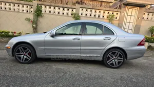 Mercedes-Benz C200 2009 Gris