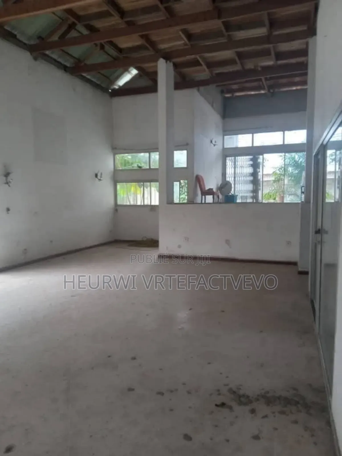 14chbre Appartement dans Vallon, Deux Plateaux à Vendre