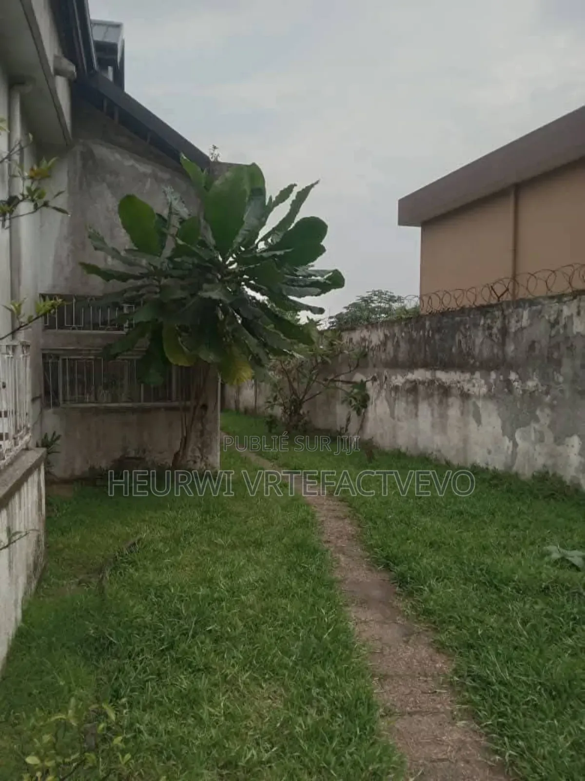 14chbre Appartement dans Vallon, Deux Plateaux à Vendre