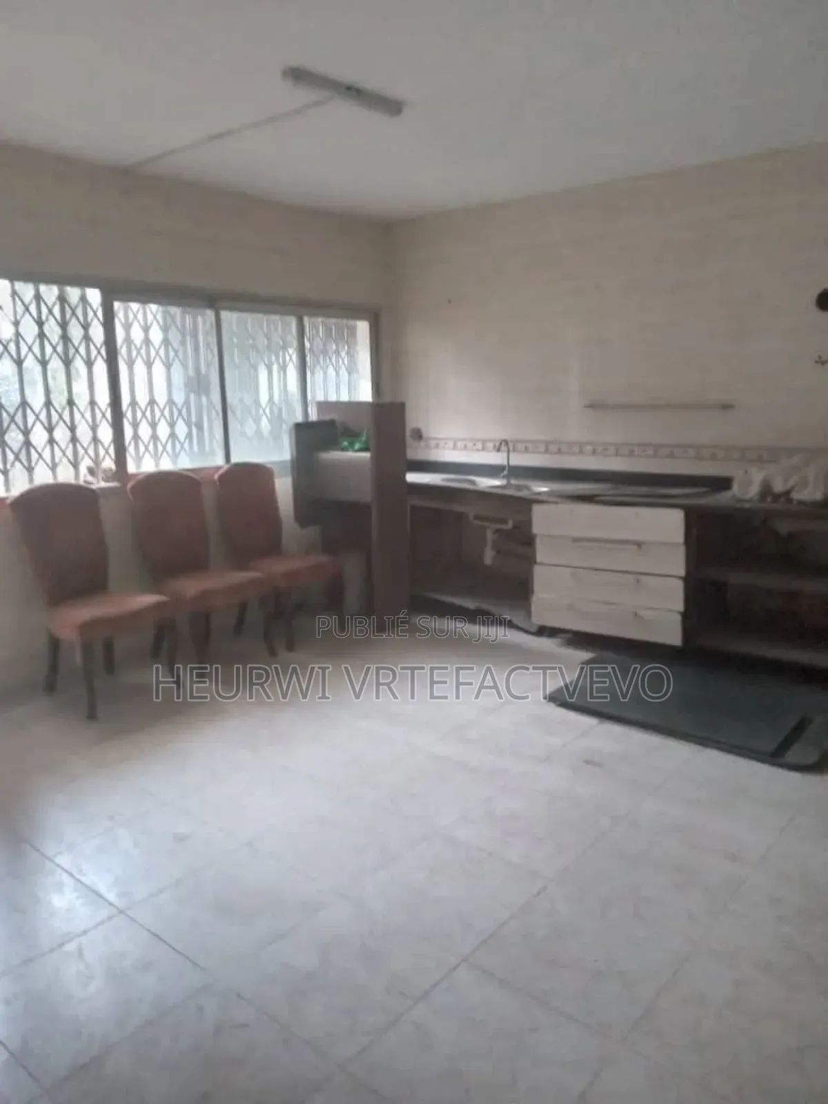 14chbre Appartement dans Vallon, Deux Plateaux à Vendre