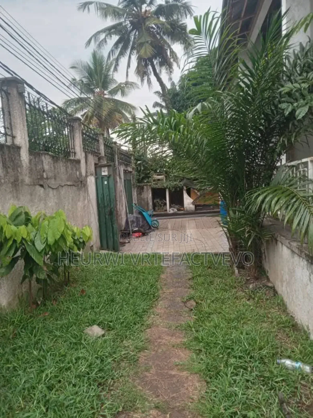 14chbre Appartement dans Vallon, Deux Plateaux à Vendre