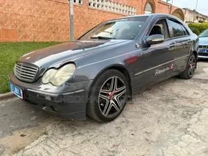 Mercedes-Benz C200 2004 Noir Mat