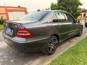 Mercedes-Benz C200 2004 Noir Mat