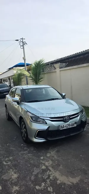 Toyota Starlet 2024 Gris