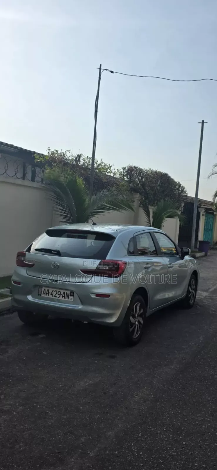 Toyota Starlet 2024 Gris