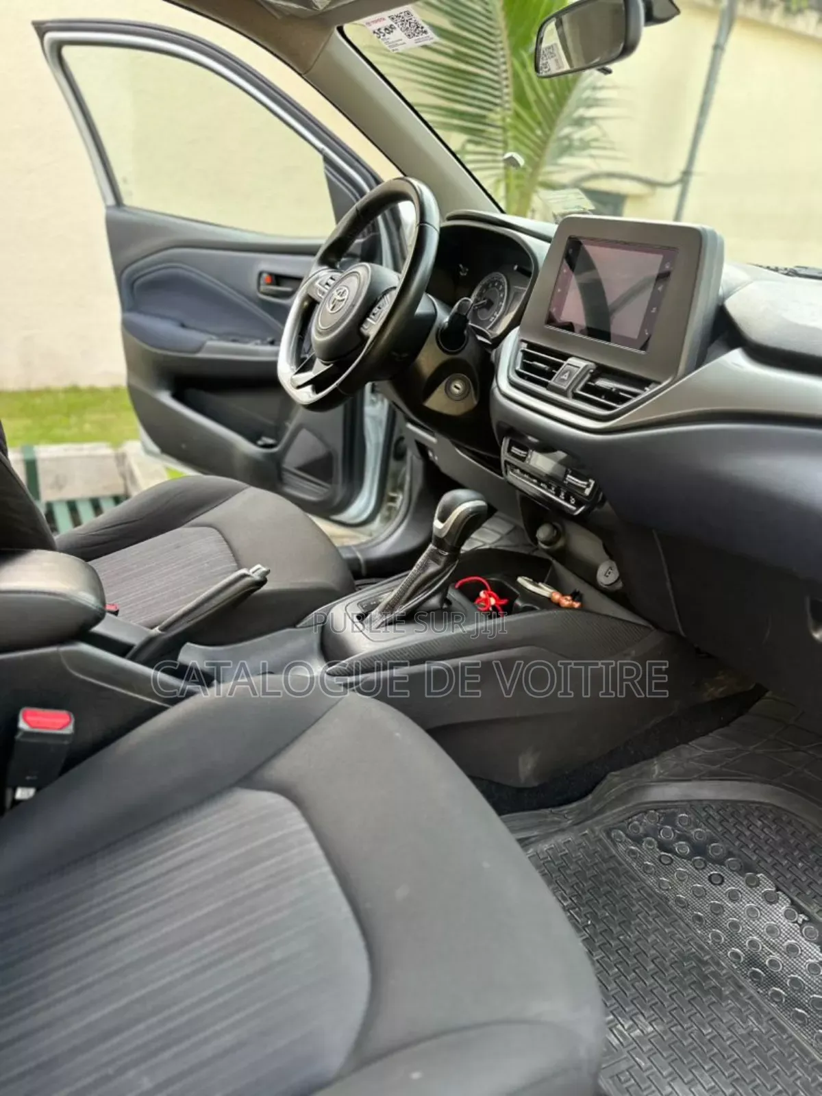 Toyota Starlet 2024 Gris