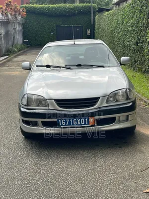 Toyota Avensis 2004 Blanc