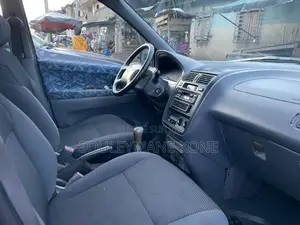 Toyota Picnic 2.0 FWD 2004 Gris