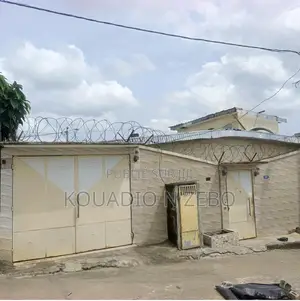 3chbre Villa dans Cocody à Vendre