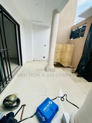 5chbre Duplex dans Mr Alain Sahi, Cocody à Vendre