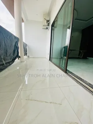 5chbre Duplex dans Mr Alain Sahi, Cocody à Vendre