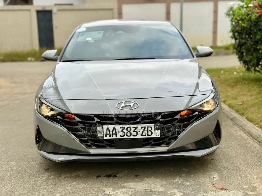 Hyundai Avante 2022 Gris
