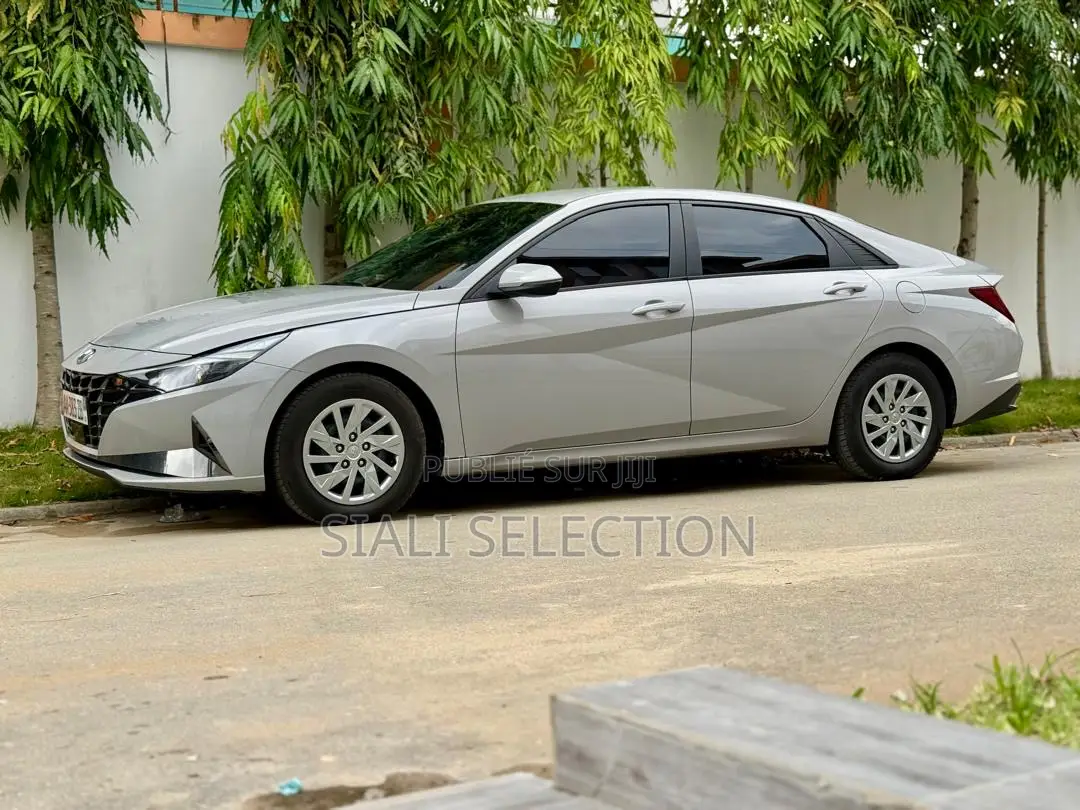 Hyundai Avante 2022 Gris