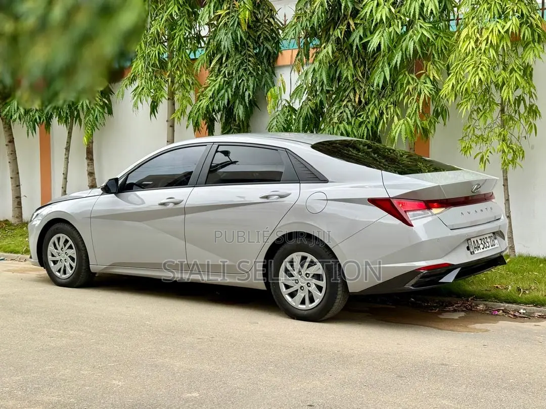 Hyundai Avante 2022 Gris
