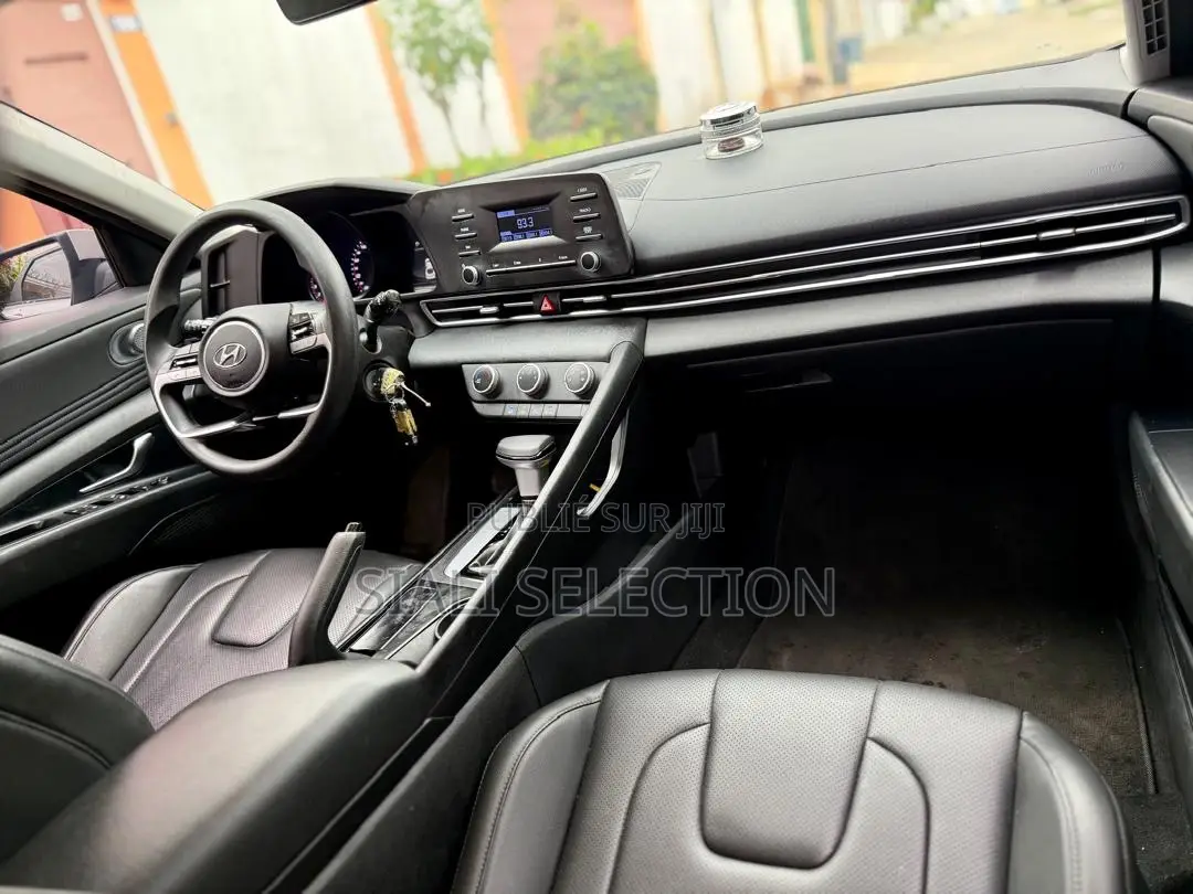 Hyundai Avante 2022 Gris