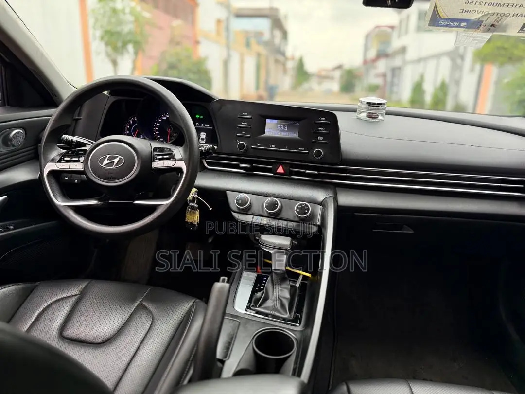 Hyundai Avante 2022 Gris