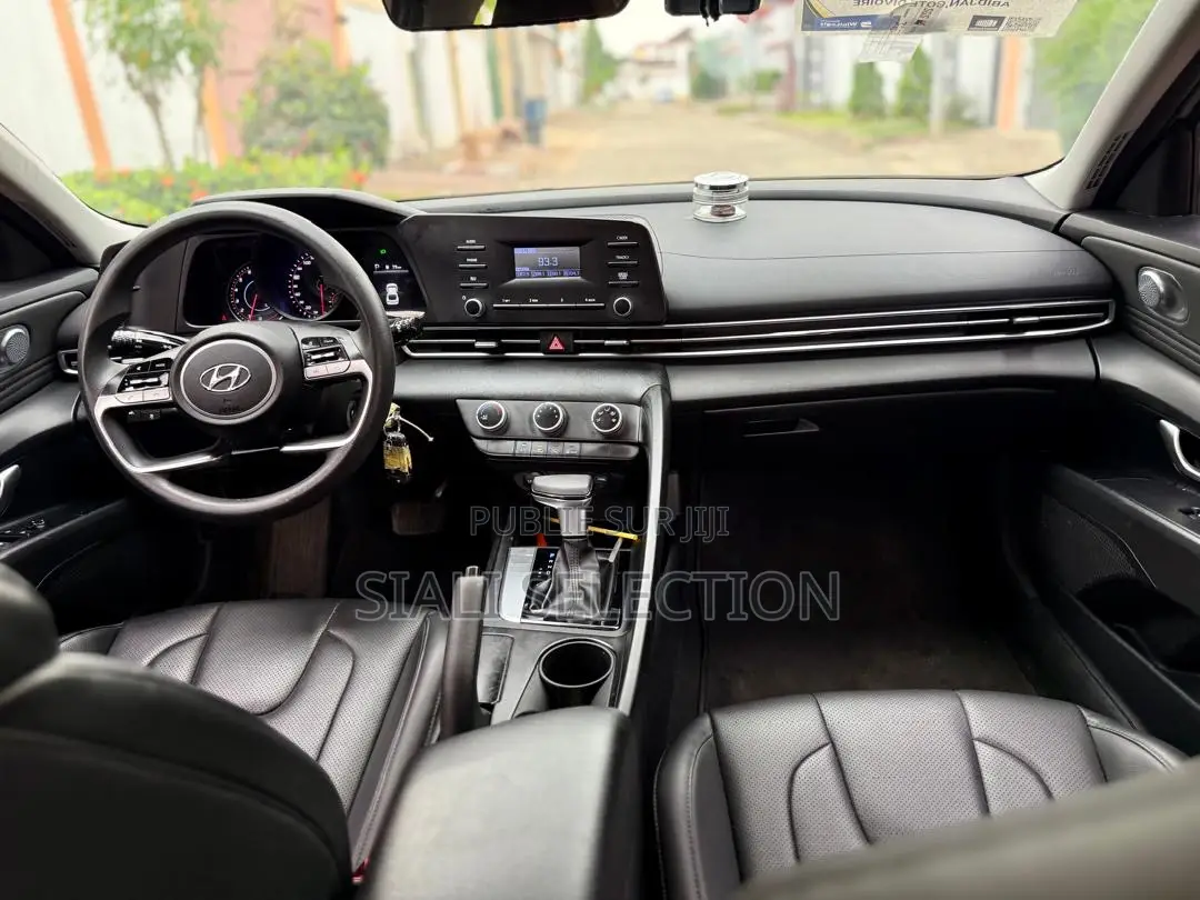 Hyundai Avante 2022 Gris