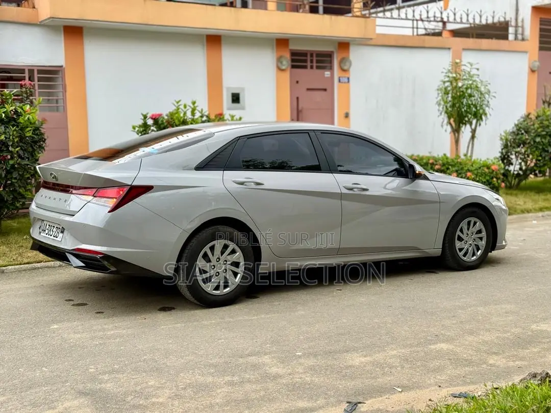 Hyundai Avante 2022 Gris