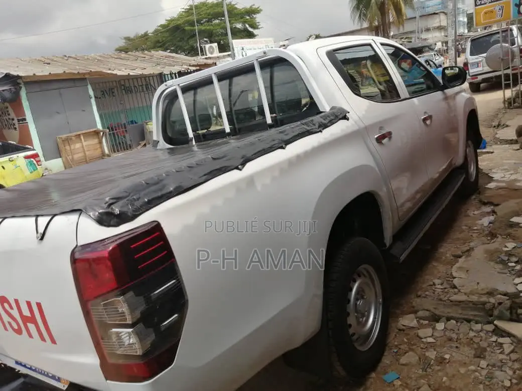 Mitsubishi L200 Club Cab 2.2 4WD 2020 Blanc