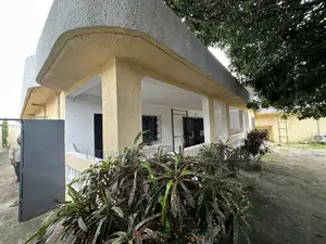 6chbre Villa dans Cocody à Louer