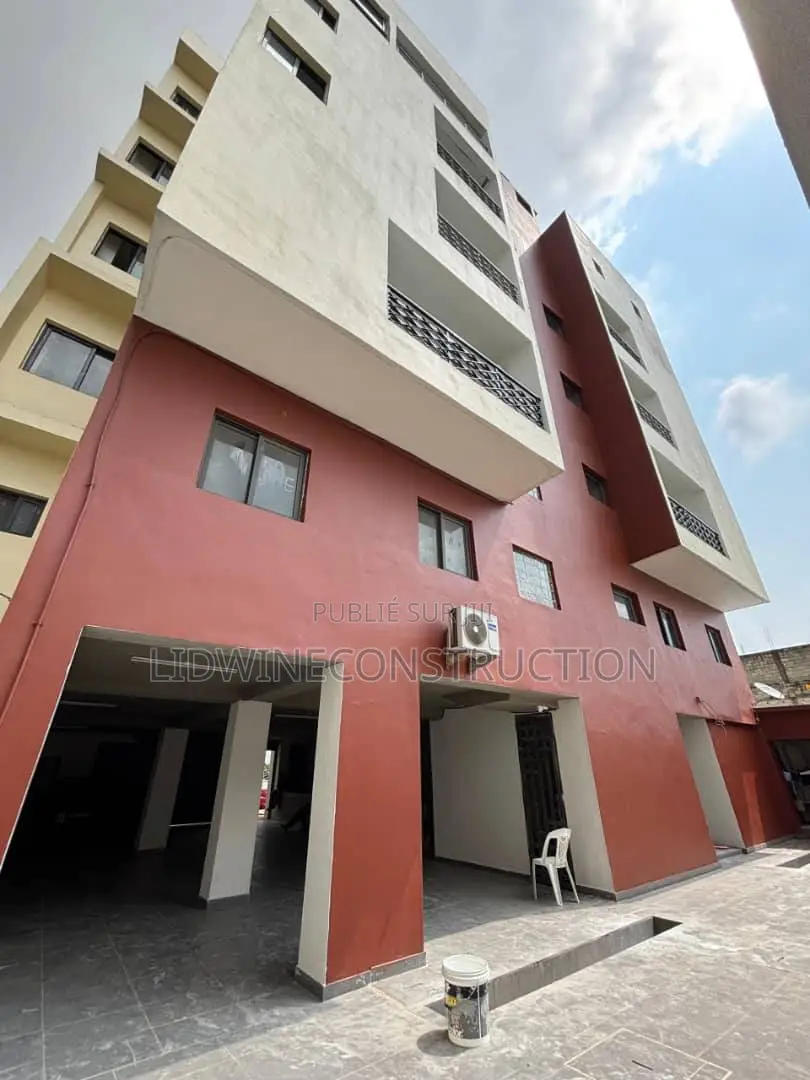 3chbre Appartement dans Cocody à Louer