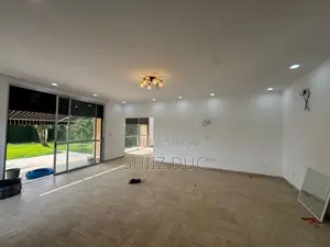 6chbre Villa dans Duc Mohamed, Cocody à Vendre