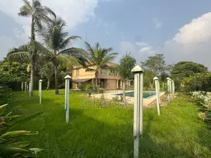 6chbre Villa dans Duc Mohamed, Cocody à Vendre