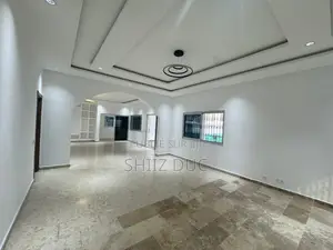 7chbre Villa dans Duc Mohamed, Cocody à Vendre