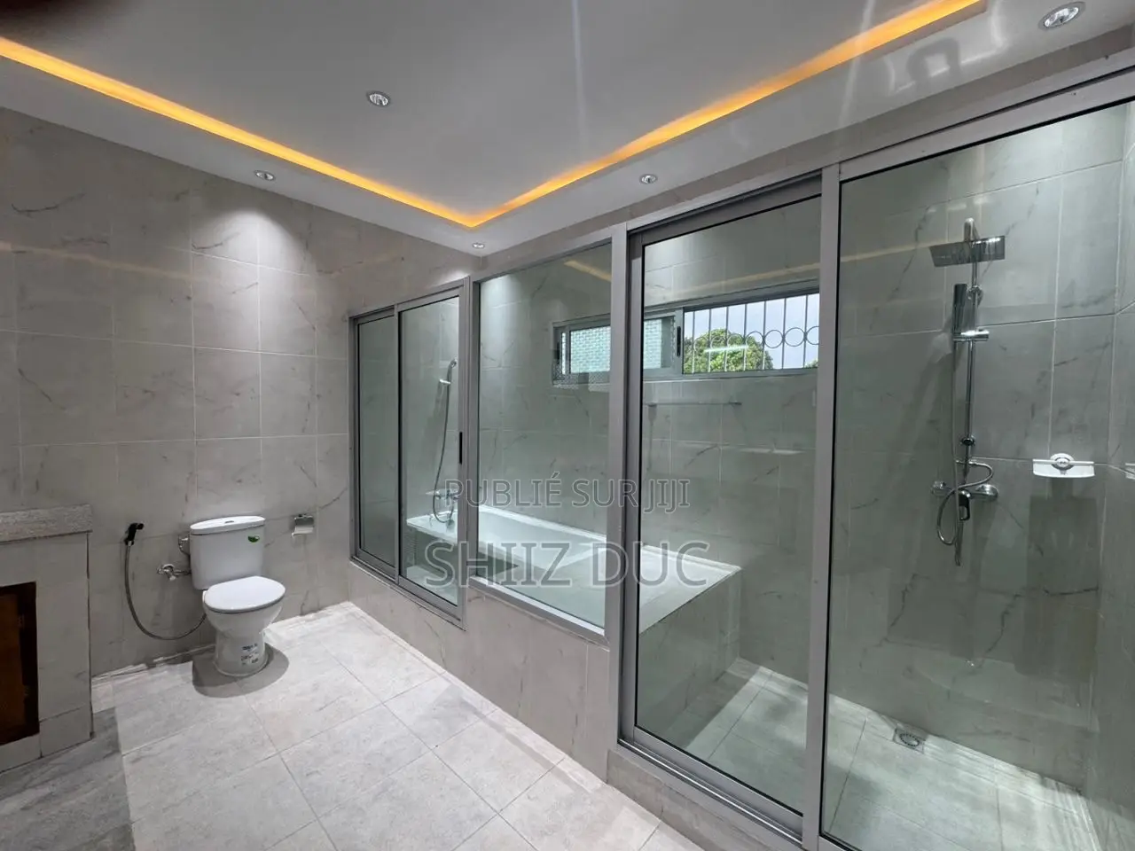 7chbre Villa dans Duc Mohamed, Cocody à Vendre