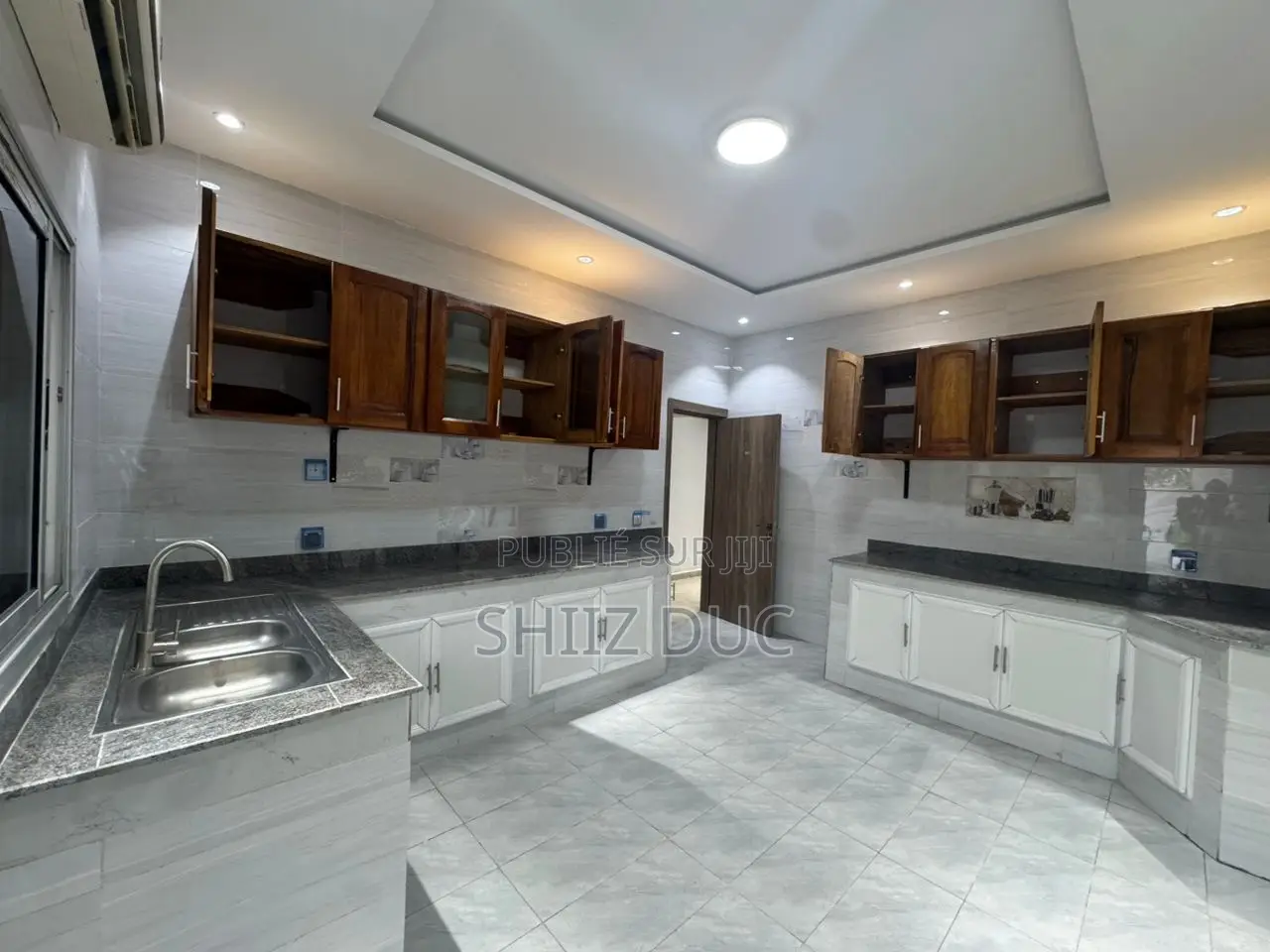 7chbre Villa dans Duc Mohamed, Cocody à Vendre