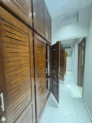 7chbre Villa dans Duc Mohamed, Cocody à Vendre