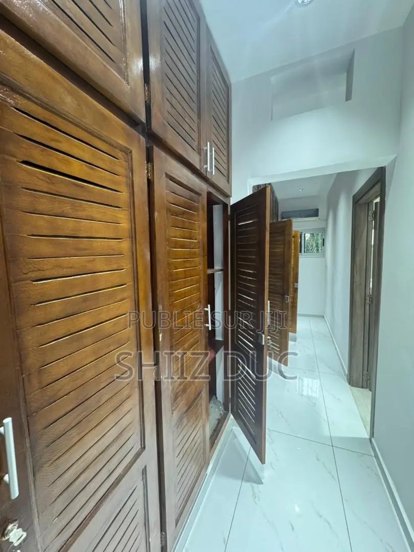 7chbre Villa dans Duc Mohamed, Cocody à Vendre