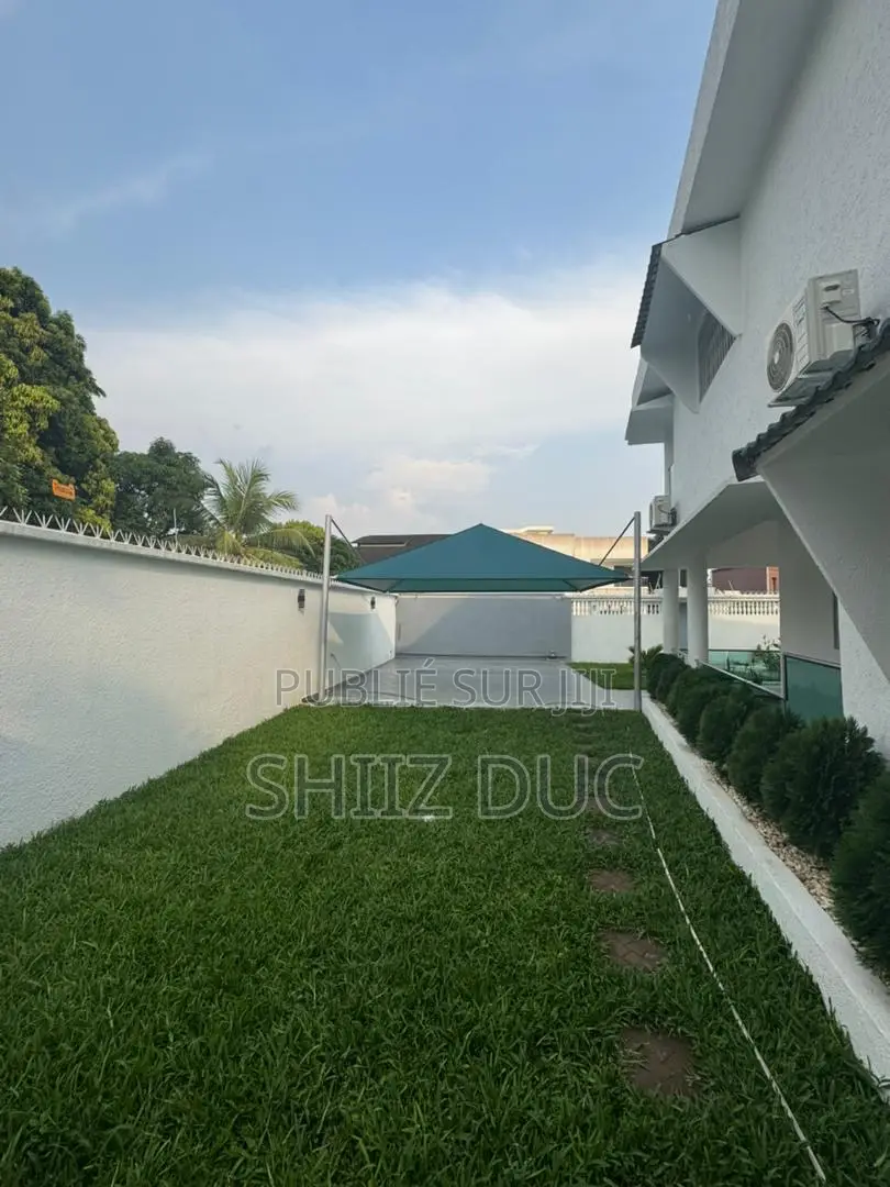 7chbre Villa dans Duc Mohamed, Cocody à Vendre
