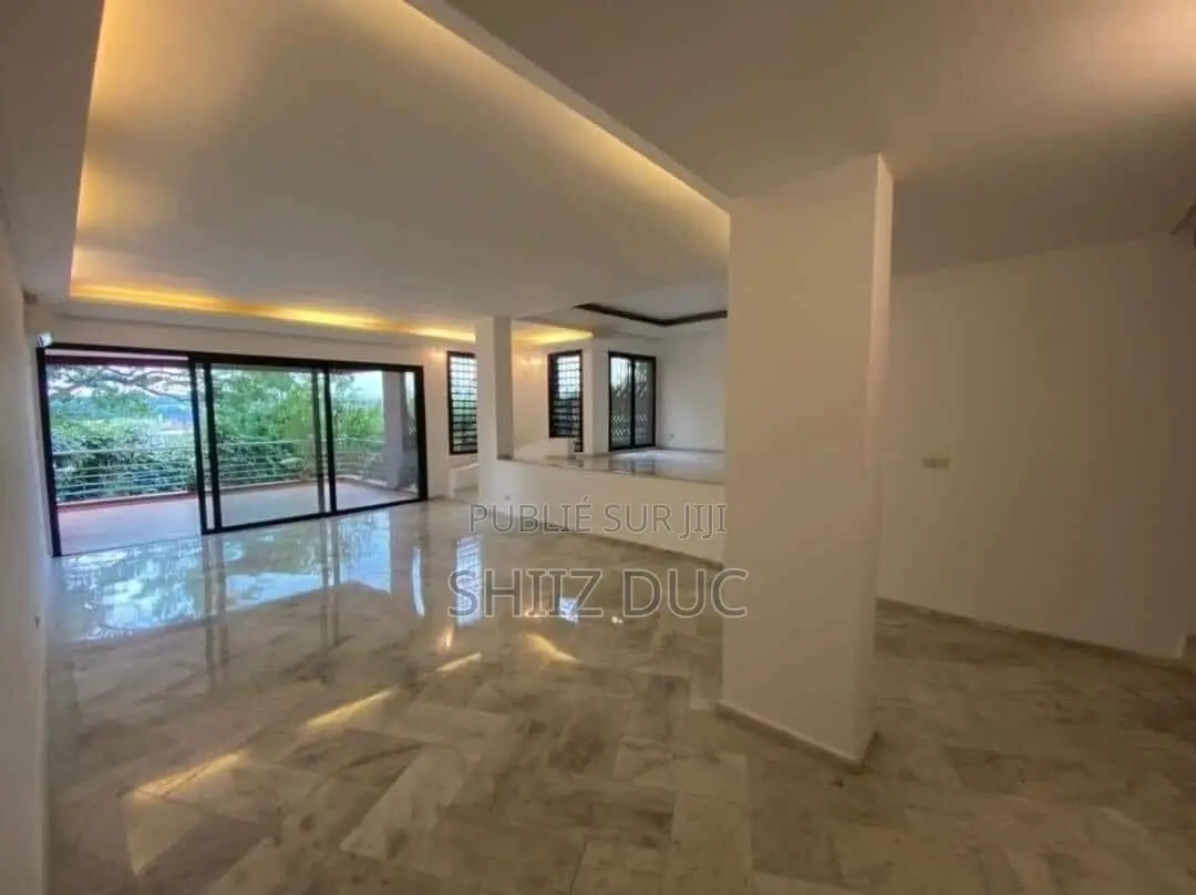 4chbre Duplex dans Duc Mohamed, Cocody à Vendre