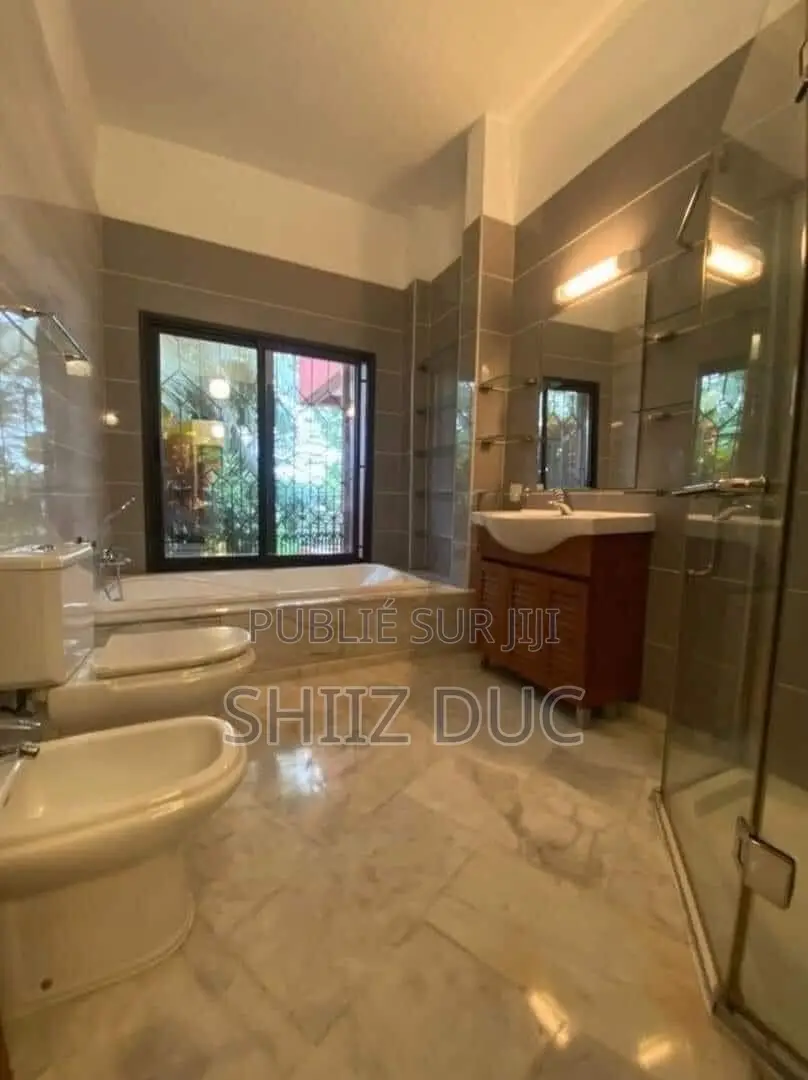 4chbre Duplex dans Duc Mohamed, Cocody à Vendre