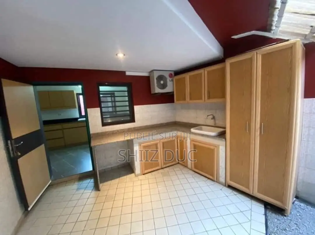 4chbre Duplex dans Duc Mohamed, Cocody à Vendre