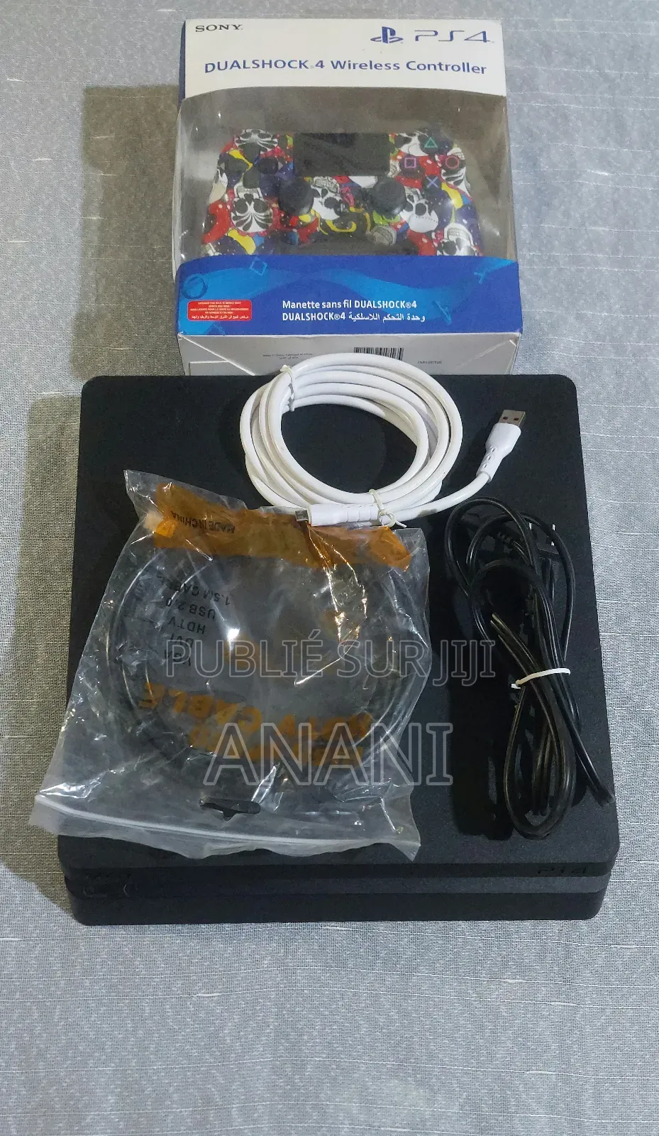 Ps4 Slim Craqué Avec Deux Manettes Et 10 Jeux