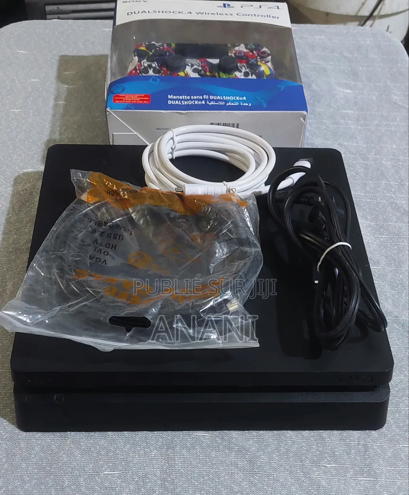 Ps4 Slim Craqué Avec Deux Manettes Et 10 Jeux