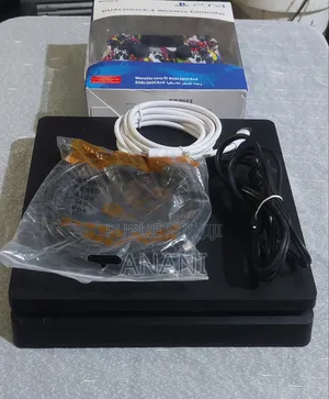 Ps4 Slim Craqué Avec Deux Manettes Et 10 Jeux