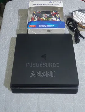 Ps4 Slim Craqué Avec Deux Manettes Et 10 Jeux