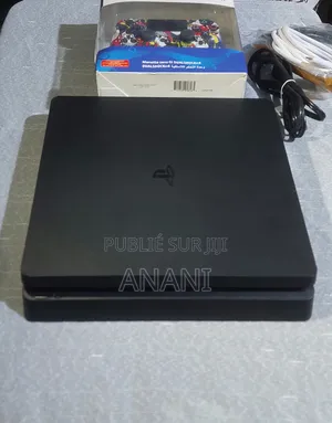 Ps4 Slim Craqué Avec Deux Manettes Et 10 Jeux