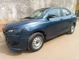 Suzuki Dzire 2025 Bleu