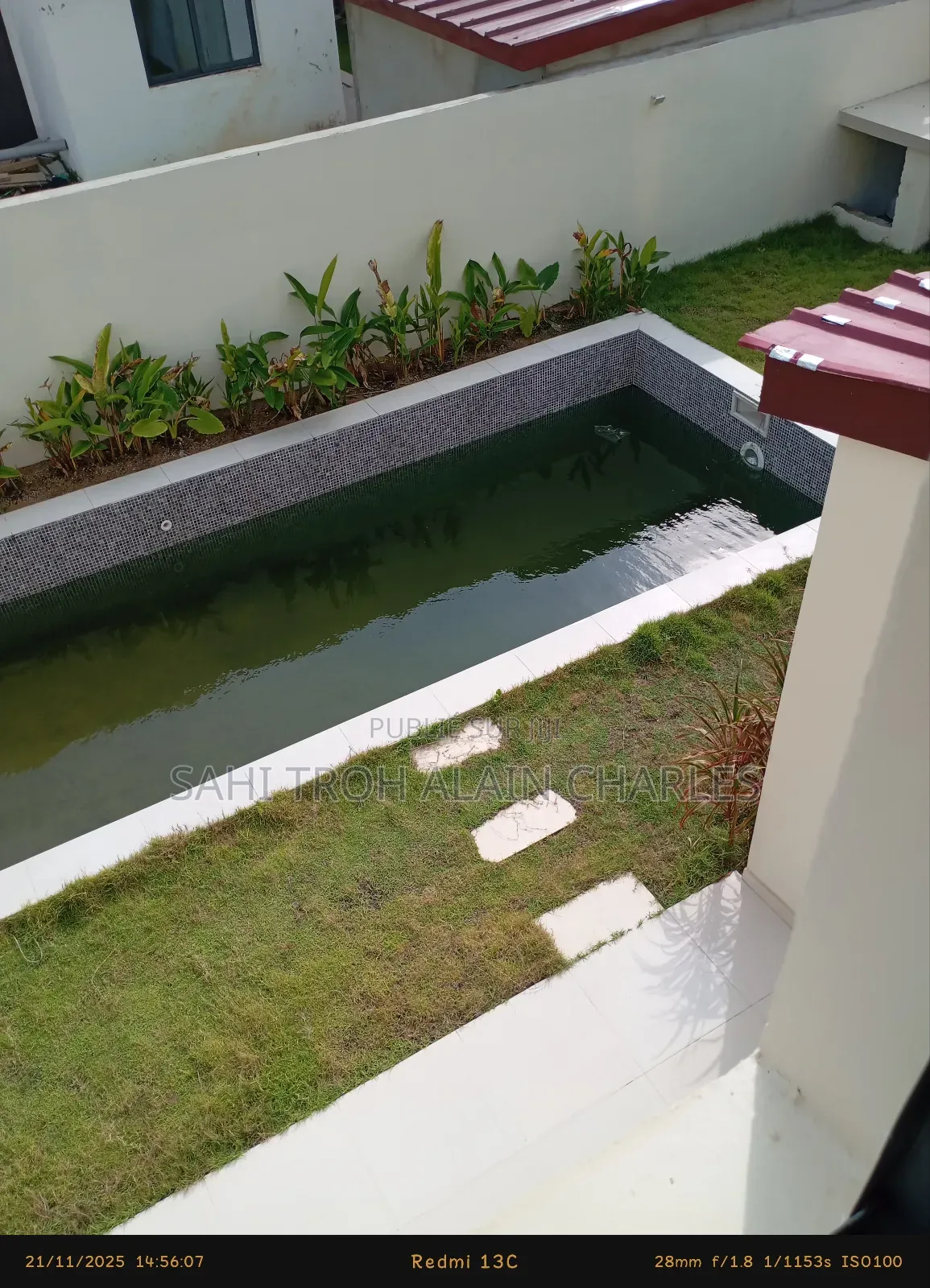 Somptueuse Villa Duplex De 4 Pièces Avec Une Piscine