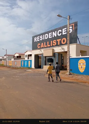 Somptueuse Villa Duplex De 4 Pièces Avec Une Piscine