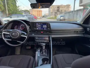 Hyundai Elantra SE 2022 Rouge