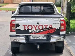 Toyota Hilux 2018 Blanc cassé